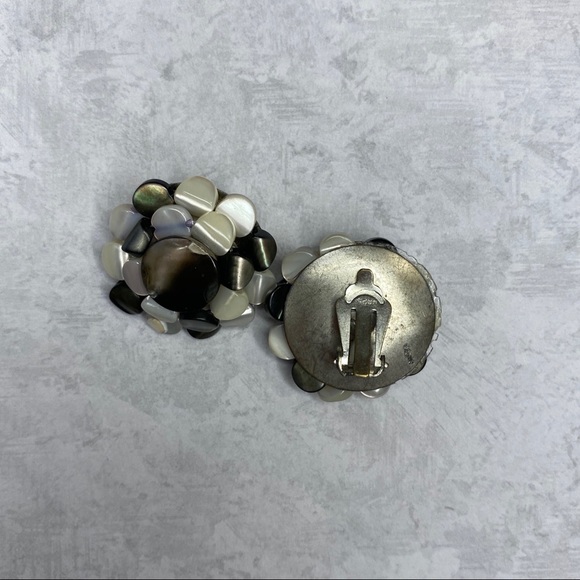 Vintage Japan B&W Pearl Clip On Earrings - Picture 5 of 6